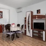 Katica 아파트 *